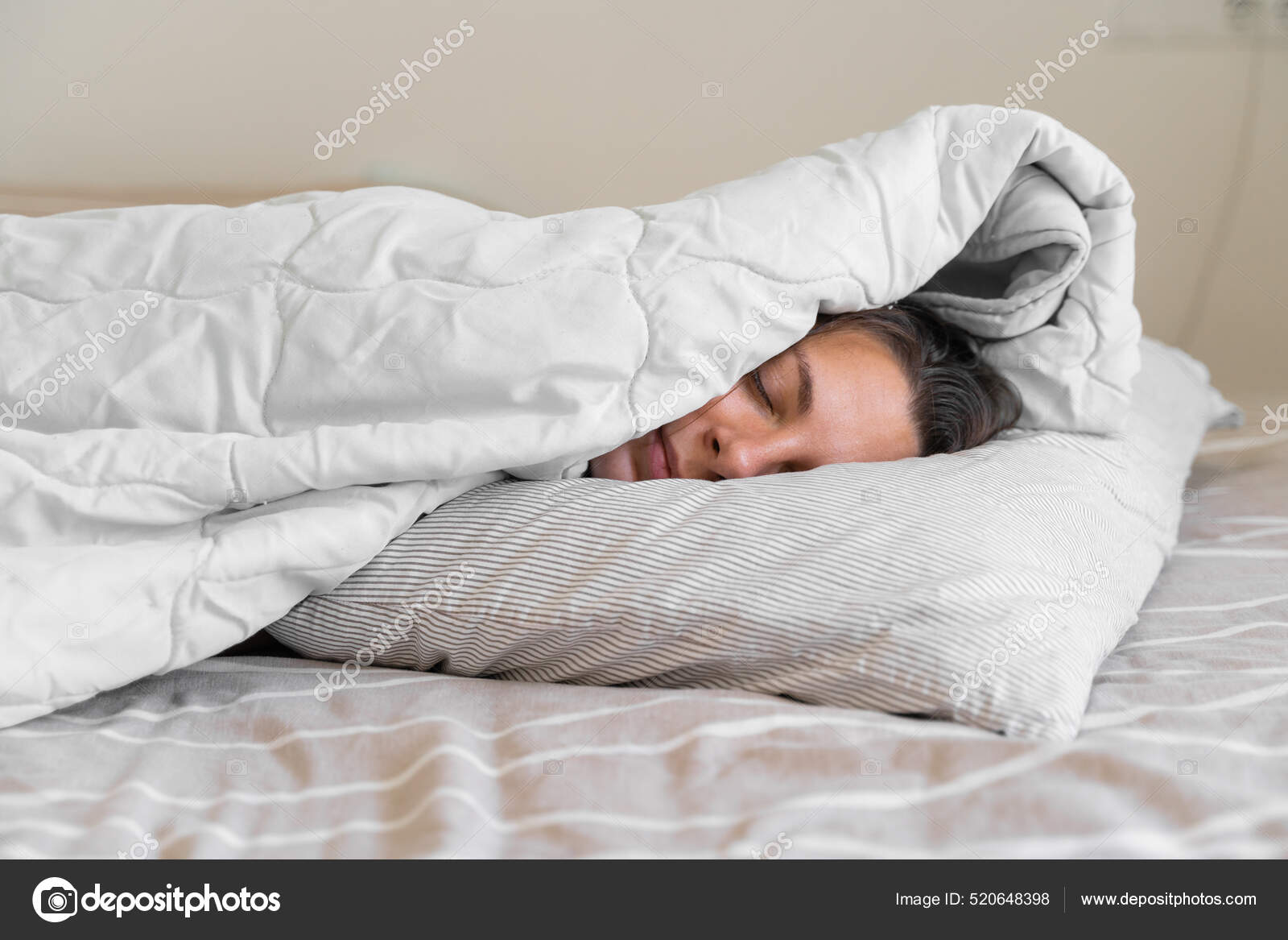 Sleeping without blanket cold hotsell