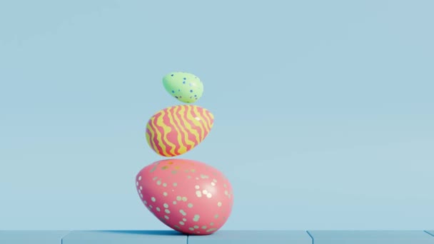 Vidéo satisfaisante en boucle d'oeufs de Pâques colorés roulants et équilibrés sur fond bleu. 3D rendu CGI animation printanière — Video