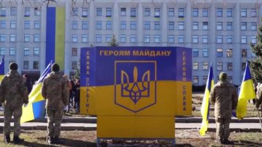 Poltava, Ukrayna - 20 Şubat 2022 Nebesna Sotnia Anıtı ve Meydan ve Haysiyet Devrimi Ayini