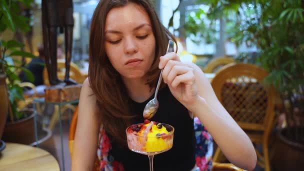 Young Woman Portrait Eating Ice Cream Cafe Tropics High Quality — Wideo stockowe