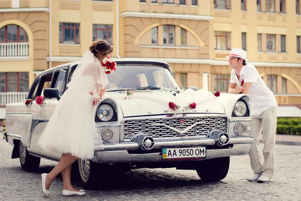 Casamento os recém-casados com velas — Fotografia de Stock