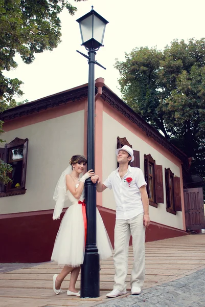 Braut und Bräutigam über Hochzeit — Stockfoto