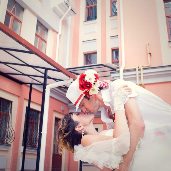 Gelin bir çift açık havada dikey