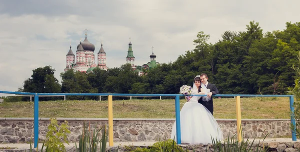 Walk of newly-weds — Stock Photo, Image