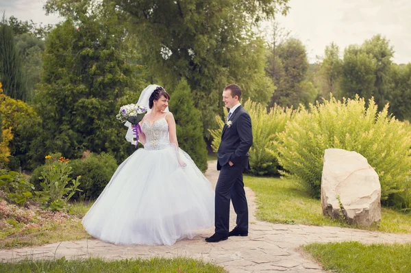 Caminata de recién casados —  Fotos de Stock