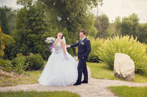 Caminata de recién casados —  Fotos de Stock