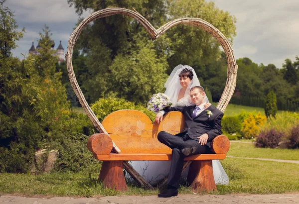 Caminhada de recém-casados — Fotografia de Stock