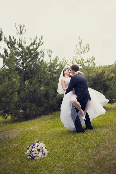 Lopen van onlangs weds — Stockfoto