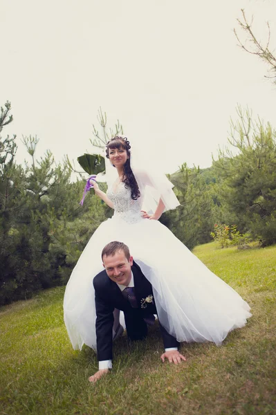 Chůze pro novomanžele — Stock fotografie