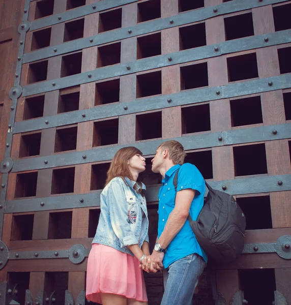 Caminhada da cidade de se apaixonar, alegria, felicidade, sorriso, amor . — Fotografia de Stock