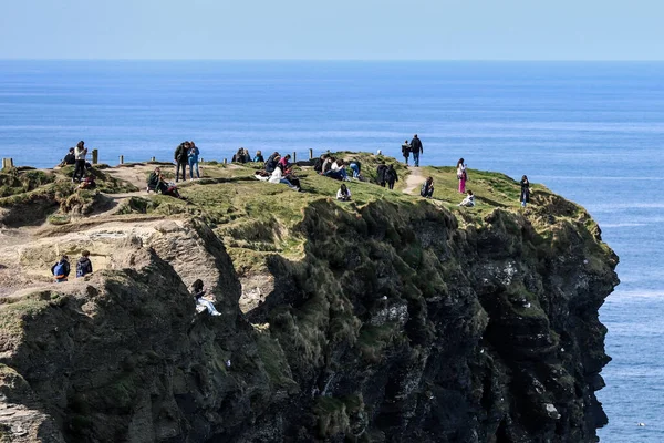 2022年4月9日 爱尔兰莱茵奇 位于爱尔兰克莱尔县伯伦地区西南边缘的莫赫悬崖边的居民 — 图库照片