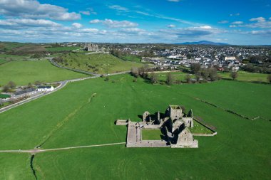 Hore Abbey 'in havadan görünüşü, Cashel Kayası yakınlarındaki harabe bir manastır, Tipperary İlçesi, İrlanda Cumhuriyeti