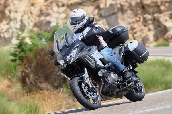 Motociclista Alta Velocidade Circulando Pelo Porto Navalmoral Província Avila Espanha — Fotografia de Stock