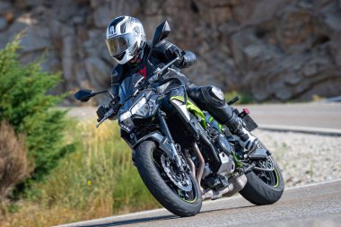 202 yılının Eylül ayı boyunca, Avila ilindeki Navalmoral limanında motorsikletçi araçla birlikte dolaşıyordu.