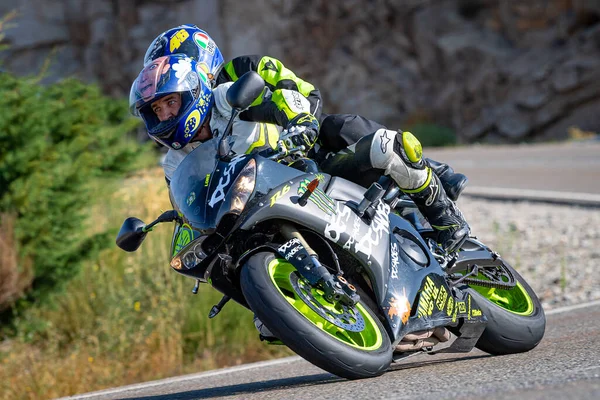 Motociclista Que Circula Com Veículo Através Porto Navalmoral Localizado Província — Fotografia de Stock