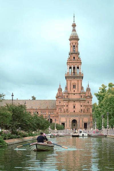 Španělské Náměstí Nachází Krásném Městě Seville Vedle Svého Kanálu — Stock fotografie