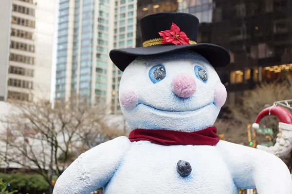 Happy snowman in downtown vancouver - closeup — Stock Photo, Image