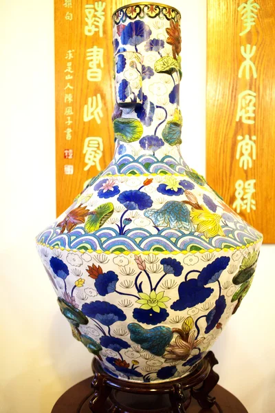 Traditional chinese vase hand painted — Stock Photo, Image