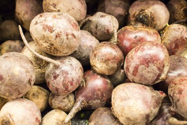 Markette taze şalgam