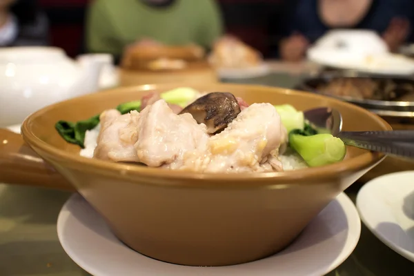 Chinese dim-sum - varkensvlees en greens met rijst — Stockfoto