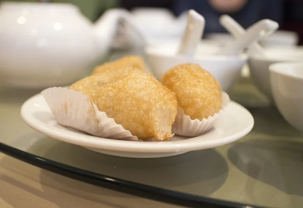 Çin dim sum - derin yağda kızartılmış taro kök hamur tatlısı