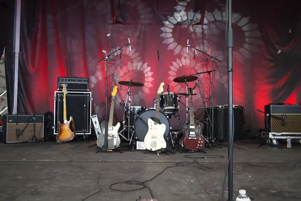 aletleri sahnede rock hazır