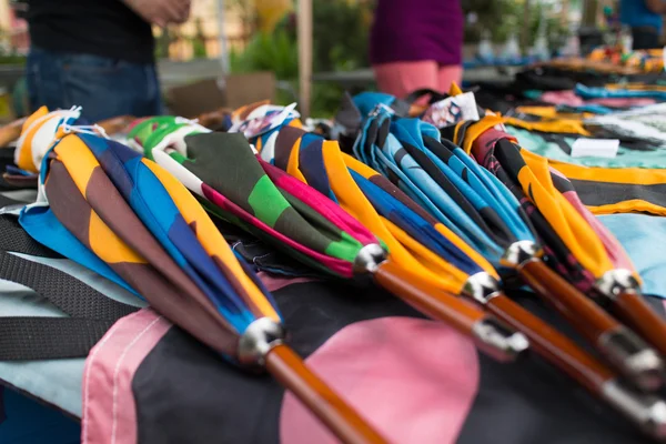 Guarda-chuvas artesanais coloridos — Fotografia de Stock