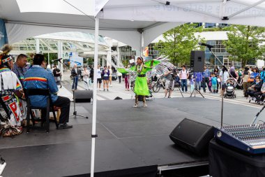 Aborjin festivalinde dans