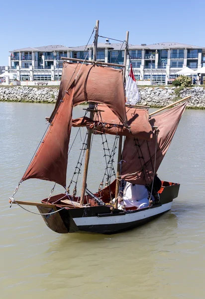 Schattige kleine piratenschip — Stockfoto