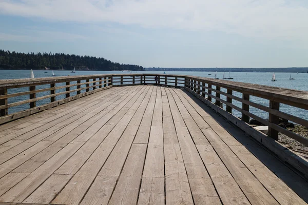 Wooden dock at ambleside park — Stock Photo, Image