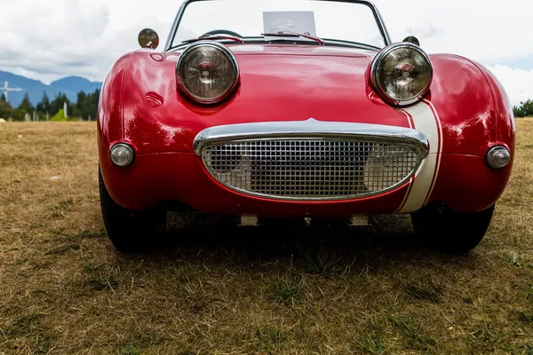 Little red coupe - front view — Stock Photo, Image