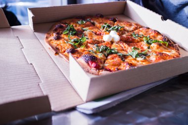 taze gurme pizza kutusu