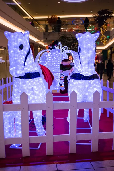 Cavalo brilhante e exibição de carruagem — Fotografia de Stock