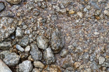 Bir derede granit taş dokusu