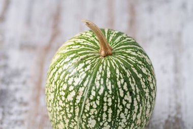 Bir çeşit yeşil mermer balkabağı.