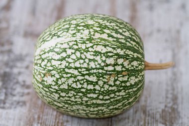 Bir çeşit yeşil mermer balkabağı.