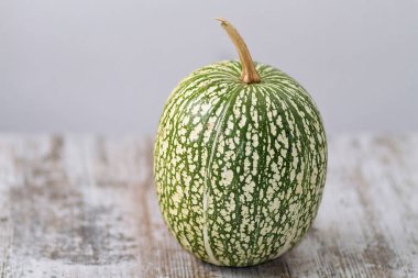 Bir çeşit yeşil mermer balkabağı.