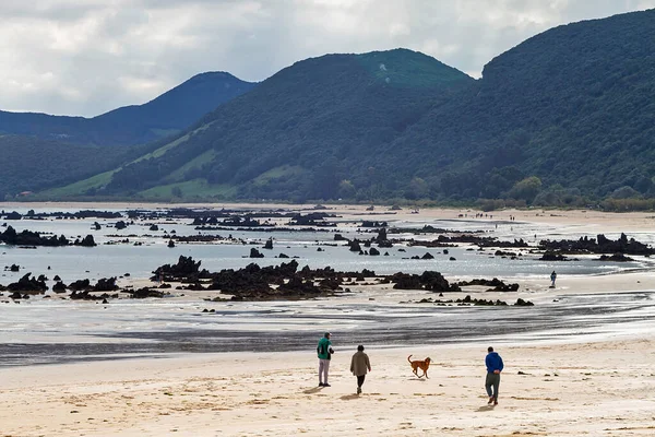 İspanya, Cantabria 'daki Noja kasabasının kıyı bölgesi.