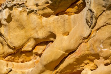 Guipuzcoa Eyaleti Jaizkibel Dağı 'nda jeolojik şekil ve renk oluşumları