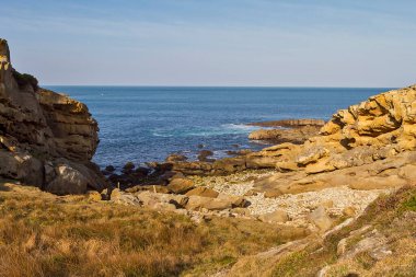 Guipuzcoa Eyaleti Jaizkibel Dağı 'nda jeolojik şekil ve renk oluşumları