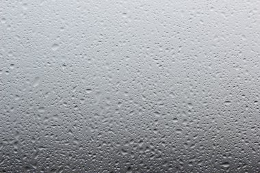 Bardaktaki su damlacıkları