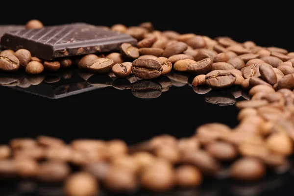 Granos de café y chocolate — Foto de Stock