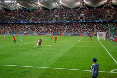 Varşova, Polonya - 14 Eylül 2022: Avrupa ve dünya futbolu, Shakhtar Donetsk Celtic 'e karşı. Sahadaki futbolcular