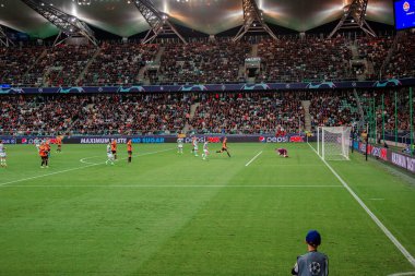 Varşova, Polonya - 14 Eylül 2022: Avrupa ve dünya futbolu, Shakhtar Donetsk Celtic 'e karşı. Sahadaki futbolcular