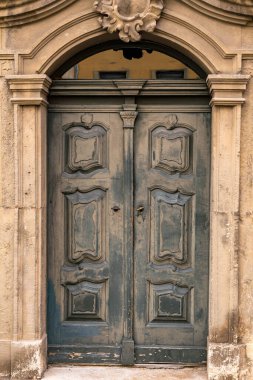 Eski ahşap kapı mahsulü.
