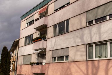 Balkonlu apartman blokları