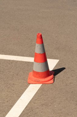 Yoldaki hap işaretlerle