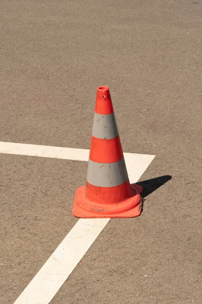 Yoldaki hap işaretlerle