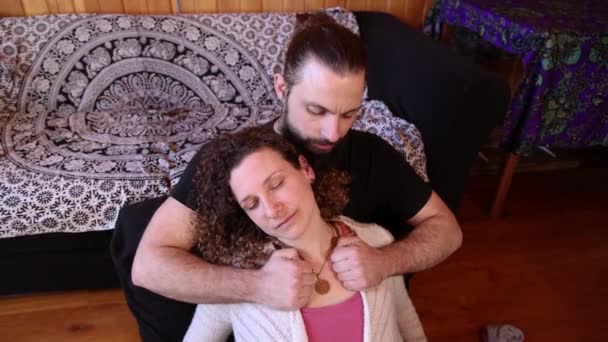 Spirituelle und intime Shiatsu-Sitzung — Stockvideo