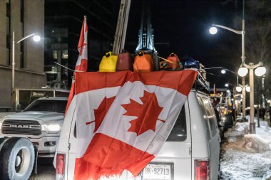 Kanadalı kamyoncu özgürlük konvoyu protesto etti